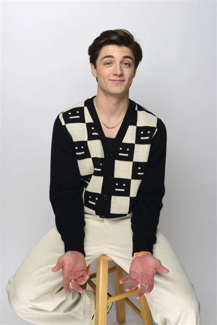 
Asher Flowers Height, Weight, Net Worth, Age, Birthday, Wikipedia, Who, Nationality, Biography 